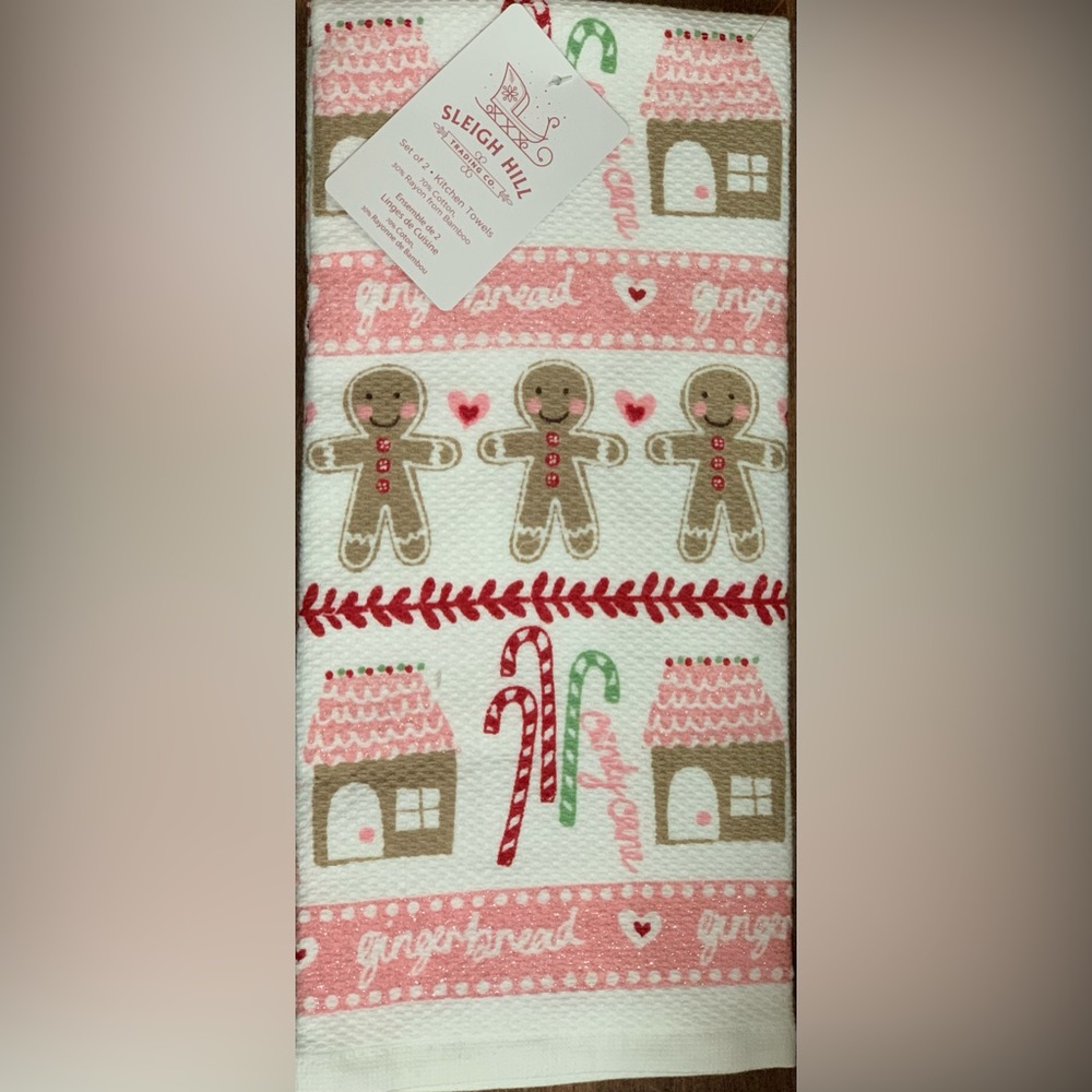 Super Cute 🥰 Pink Sparkly Gingerbread Kitchen Towels - NEW